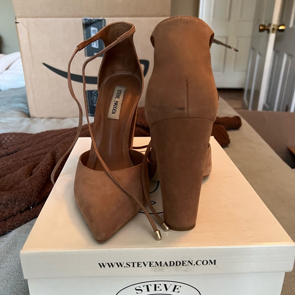 Steve Madden, suede heels!